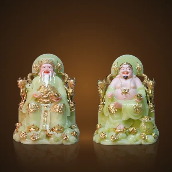 Tài Địa ngồi ngai xanh ngọc nhũ vàng
